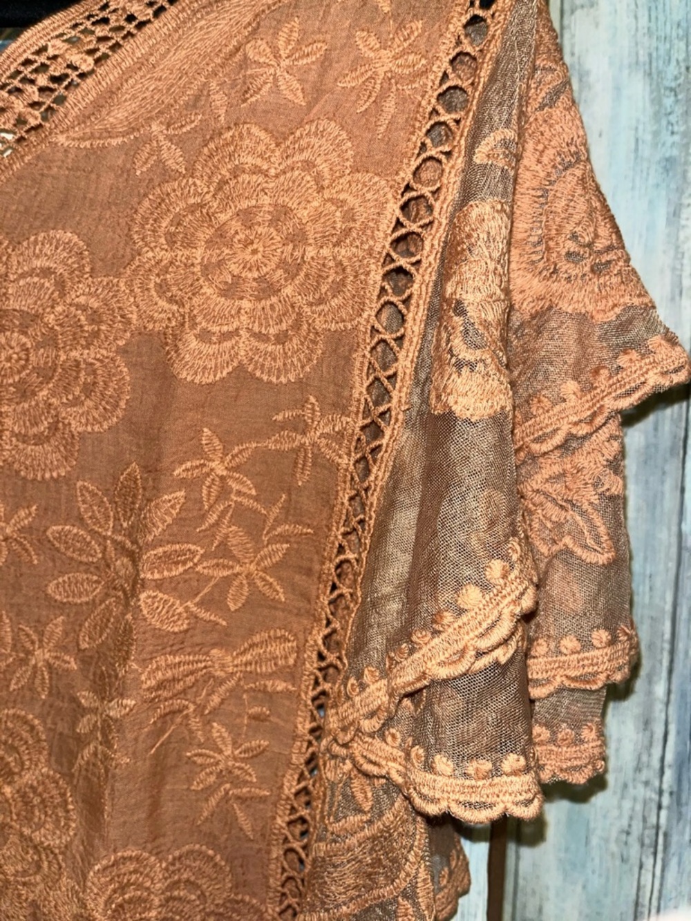 POL Brown Floral Lace V-Neck Blouse OS - Picture 3 of 4